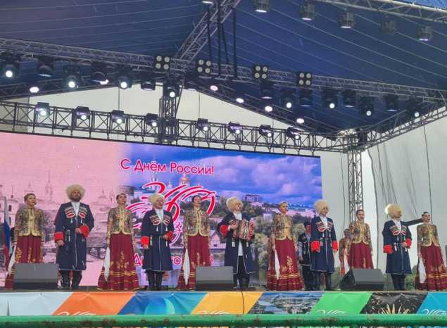 Ансамбль «Казачья застава» выступил на торжественном мероприятии у «Ростка»